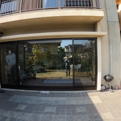 サッシカバー工法 今回のサッシは超巨大! ガラスの重量が横綱級でした!